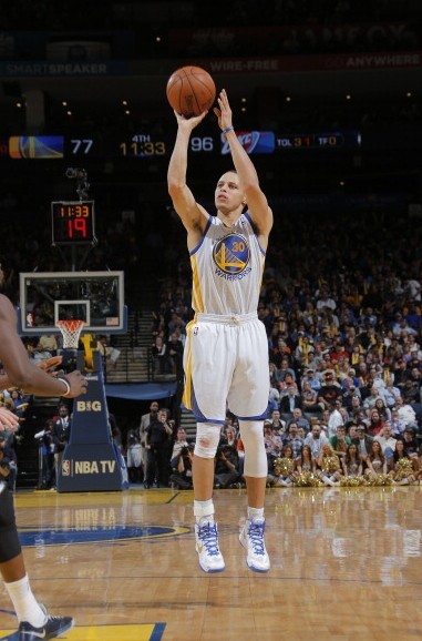 皮克：从纸面上看，法国是明年世界杯上最好的球队（皮克：论纸面实力，法国堪称明年世界杯最强队）