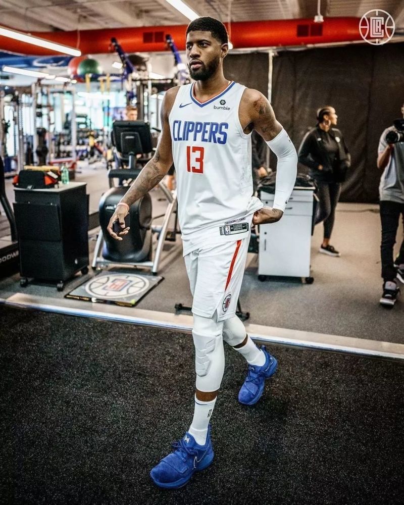 德甲强强对话引爆讨论（德甲巅峰对决引发热议）