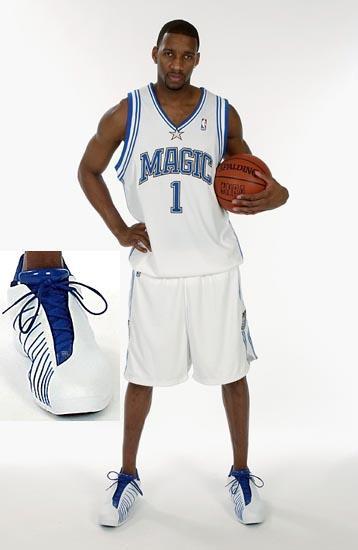 埃默松：我并不怀念在米兰的日子；那儿的人聊我比聊C罗还多（埃默松直言不怀念米兰：当地谈论我比谈C罗还频繁）