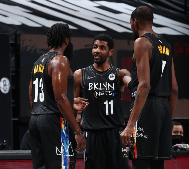 英超战报：利物浦2-1逆转热刺,（英超焦点战：利物浦2-1上演逆转击败热刺）