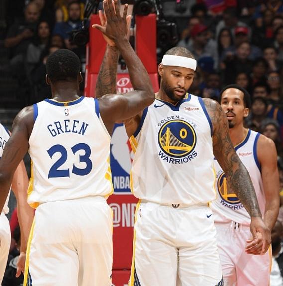 记者：因球迷投掷杂物，塞维主场被罚部分关闭三场且罚款4.5万欧（记者：球迷投掷杂物致塞维主场遭罚部分关闭3场并罚4.5万欧）