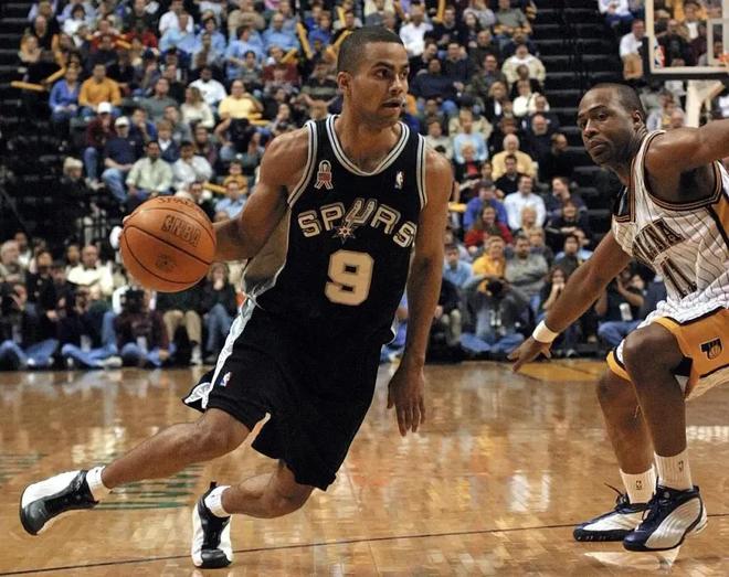 比塞克社媒回应转会传闻：让他们去说他们想说的（比塞克社媒发声回应转会传闻：随他们去说）