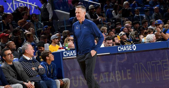 曼联卖齐尔克泽计划曝光，罗马欲打包他和桑乔！夏窗可5000万签塞门约（曝曼联拟出售齐尔克泽，罗马盼打包他与桑乔；今夏5000万可签塞门约）