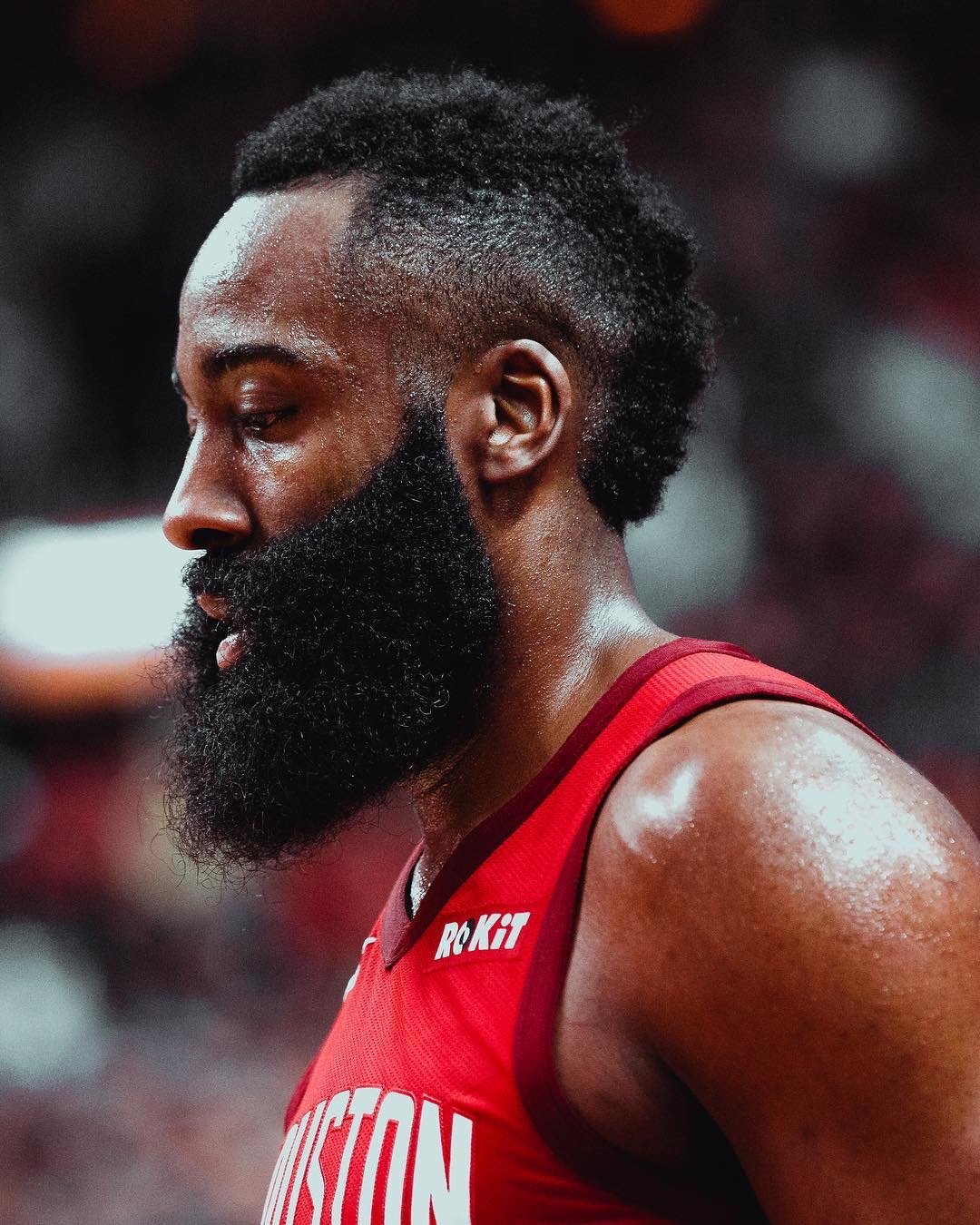 辽宁男篮王哲林关键得分带队胜（王哲林砍下关键分助辽宁男篮取胜）