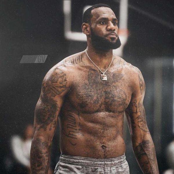 24位排名藏惊天逆转？郑钦文别被“财富自由”蒙蔽她的野心！（第24名背后酝酿大逆转？别让“财富自由”冲淡郑钦文的争冠野心）